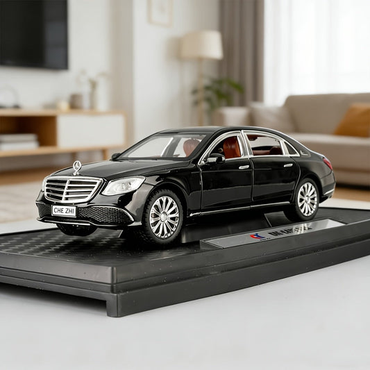 Mercedes-Benz E300 Diecast Model Car, 1:24 Scale Zinc Alloy Static Replica with Opening Doors