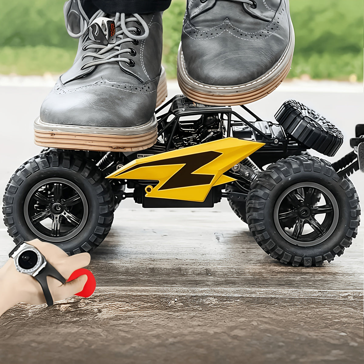 1:18 Alloy RC Monster Truck, 33 km/h with LED Lights and 2.4 GHz Control