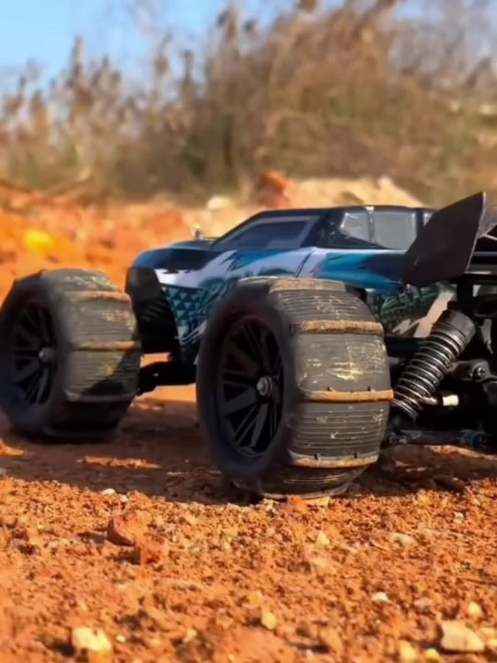RC Off-Road Car 1:18 Scale 4WD, 35+ KM/H Hobby Grade 2.4GHz Remote Control Truck, Blue or Red