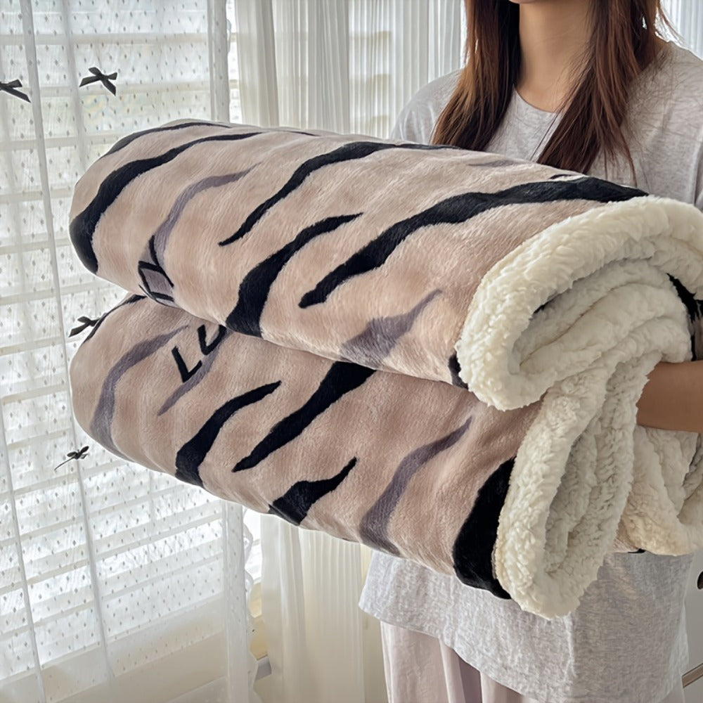 400-450gsm Heavyweight Flannel Blanket – Thick Warm Woven Throw for Bed, Sofa & Bedroom, Machine Washable, 16 Patterns, 4 Sizes