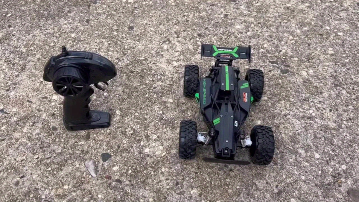 RC SUV Car 1:18 Scale 2.4GHz Remote Control Off-Road Vehicle, 15 KM/H, USB Rechargeable