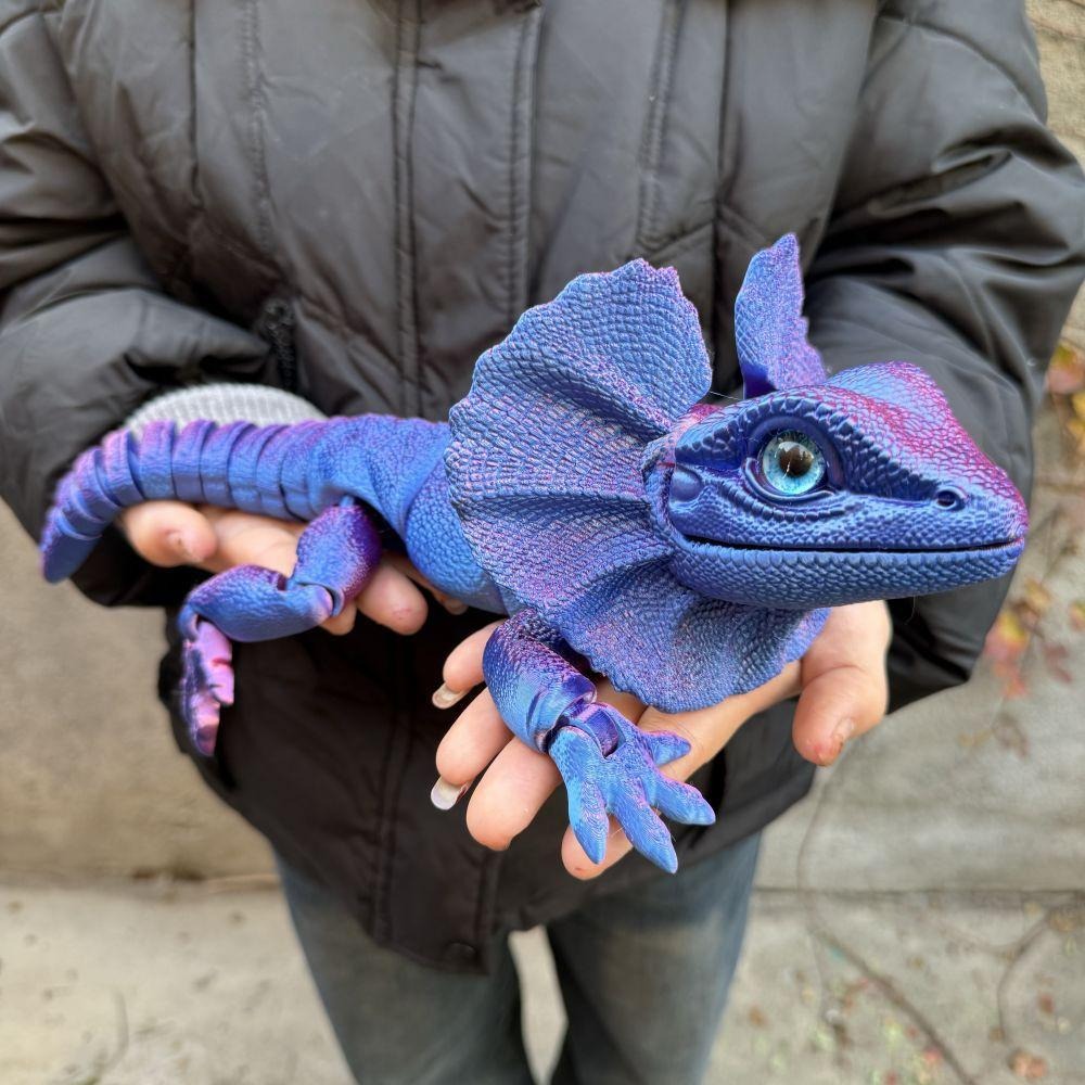 Frilled Neck Lizard Figurine 3D Printed – Large Umbrella Lizard Animal Sculpture 8 Color Styles, Reptile Collectible Desk Decor Unique Gift for Reptile Lovers Kids Teens Adults